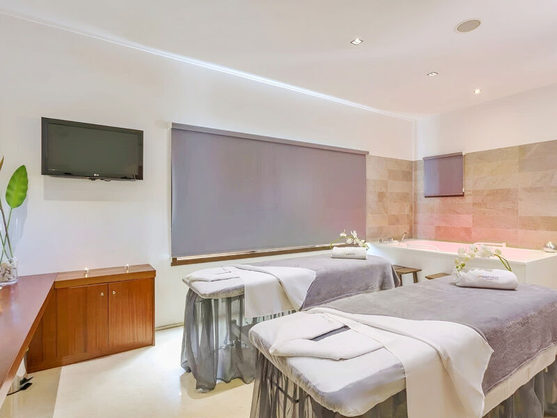 Grand Palladium White Island Resort & Spa