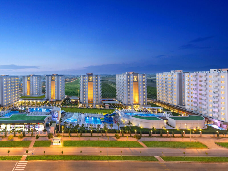 Grand Park Lara