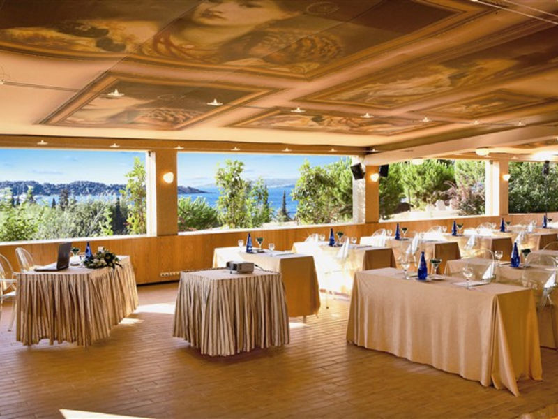 Grecotel Vouliagmeni Suites