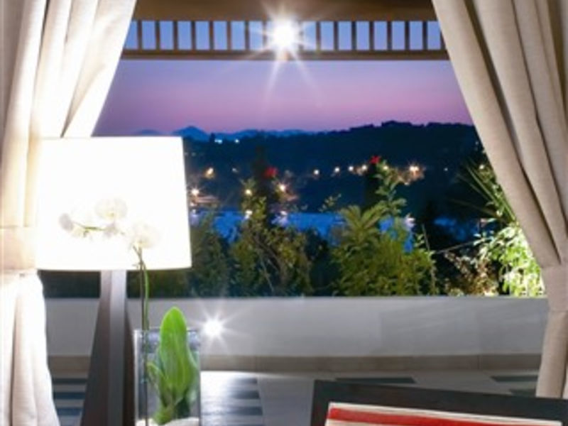 Grecotel Vouliagmeni Suites