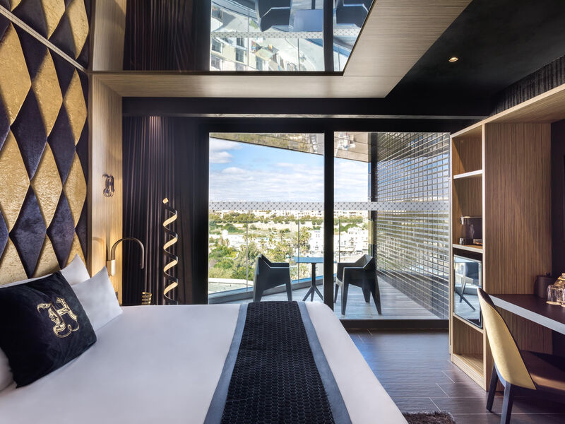 H Hotel