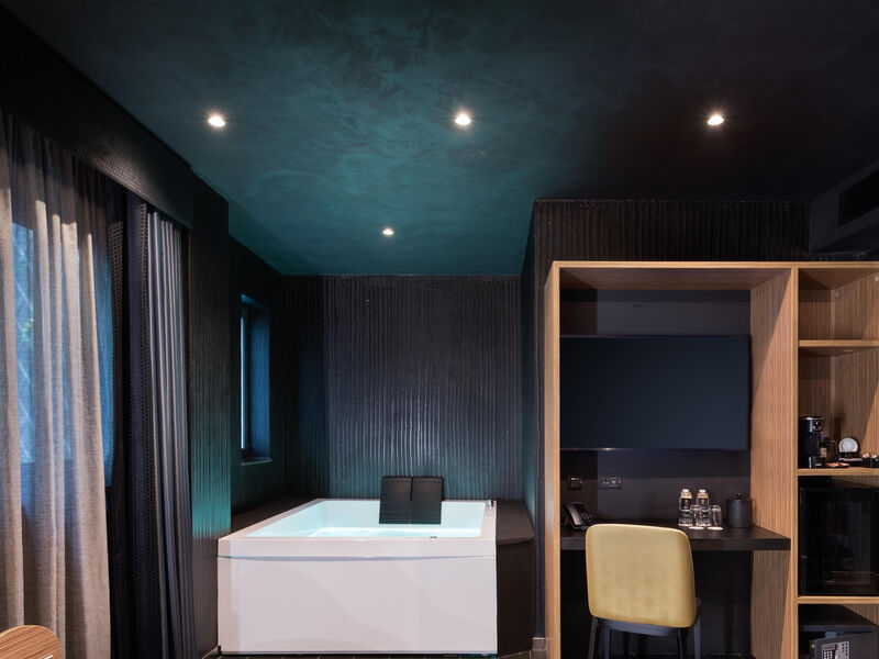 H Hotel