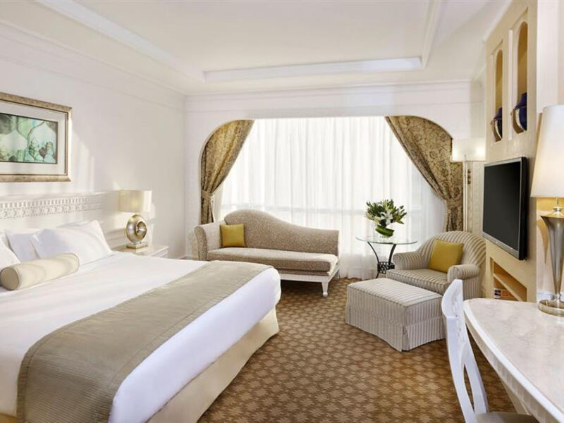 Habtoor Grand Resort & Spa Dubai by Autograph Collection