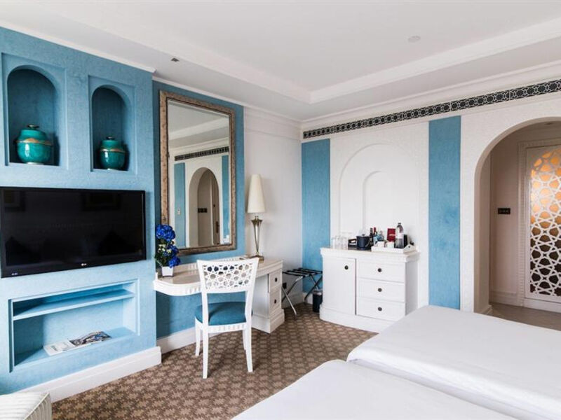 Habtoor Grand Resort & Spa Dubai by Autograph Collection