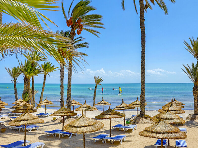 Cooee Hari Club Beach Resort