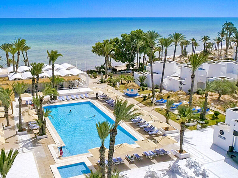 Cooee Hari Club Beach Resort