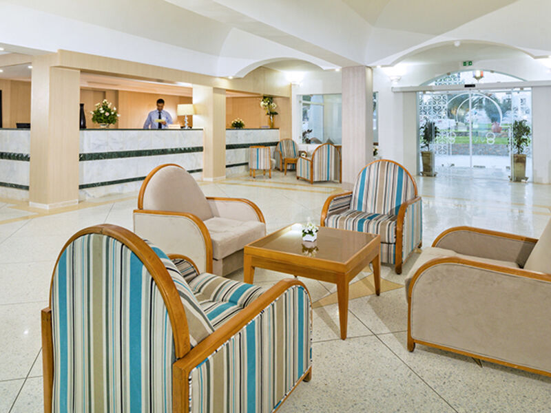 Cooee Hari Club Beach Resort