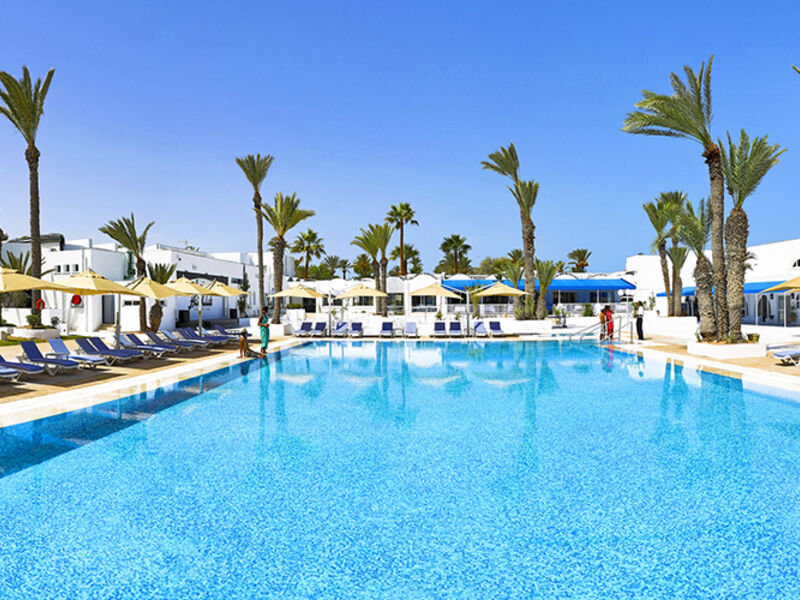 Cooee Hari Club Beach Resort
