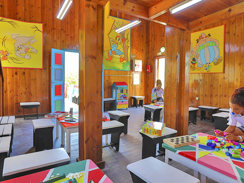 Cooee Hari Club Beach Resort