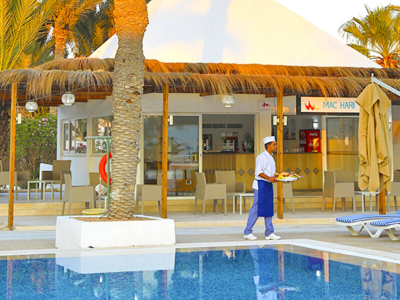 Cooee Hari Club Beach Resort