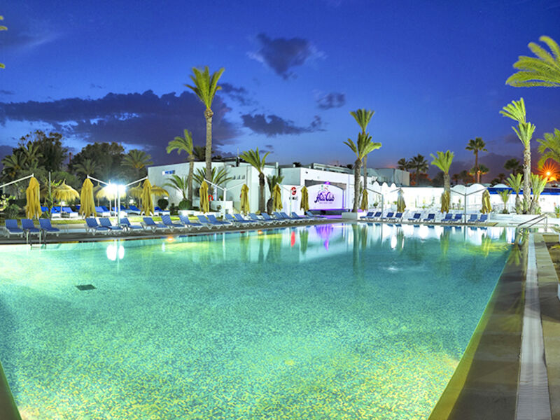 Cooee Hari Club Beach Resort
