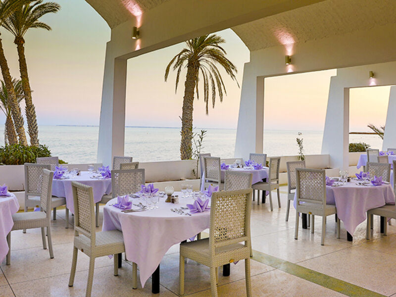 Cooee Hari Club Beach Resort