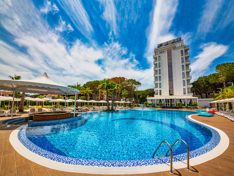 Henry Resort & SPA