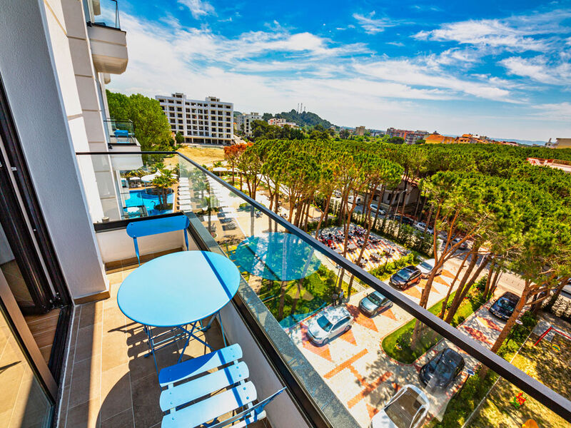 Henry Resort & SPA