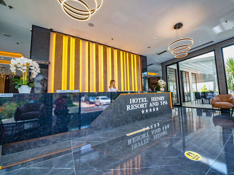 Henry Resort & SPA