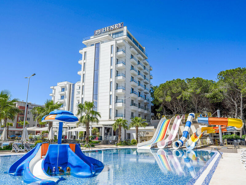 Henry Resort & Spa