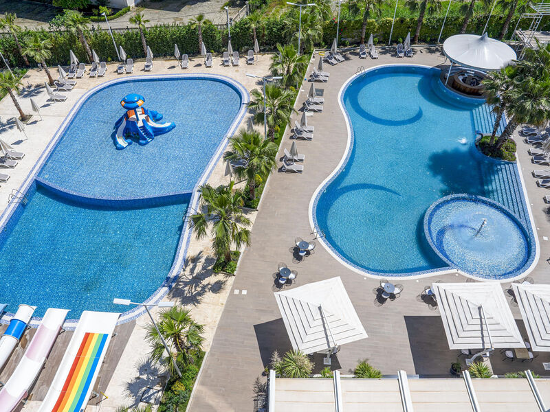 Henry Resort & Spa