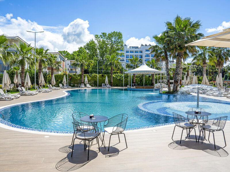 Henry Resort & Spa