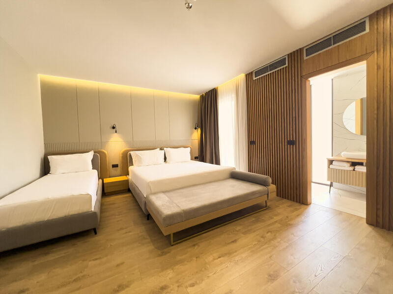 Henry Resort & Spa