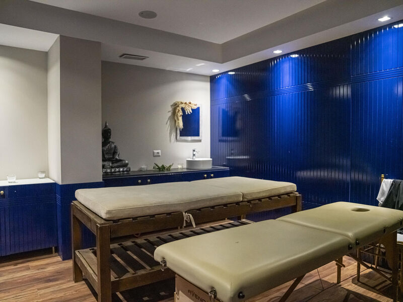 Henry Resort & Spa