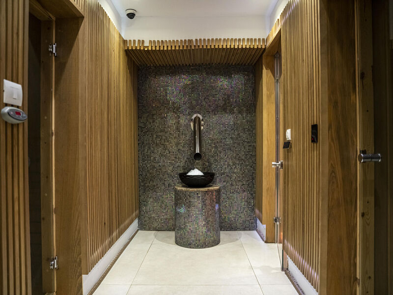 Henry Resort & Spa