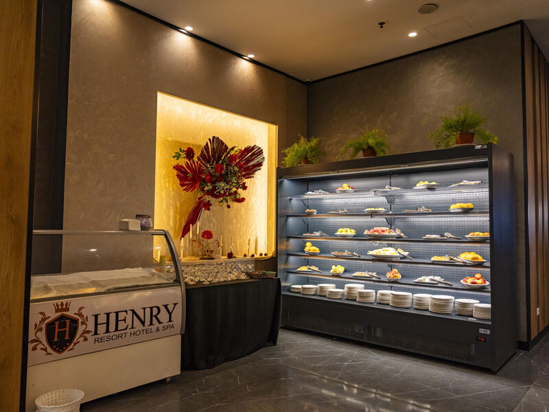 Henry Resort & Spa