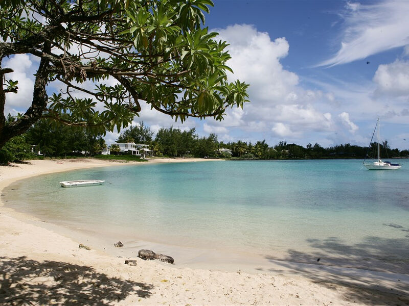 Hibiscus Beach Resort & Spa