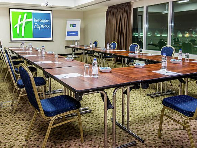 Holiday Inn Express Dubai - Airport