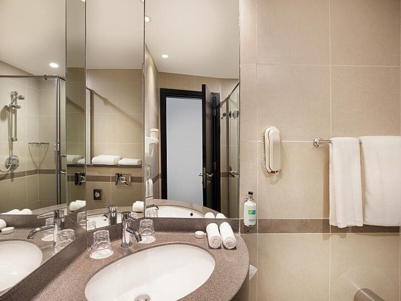 Holiday Inn Express Dubai - Safa Park
