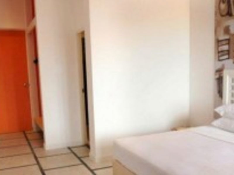 Hotel J