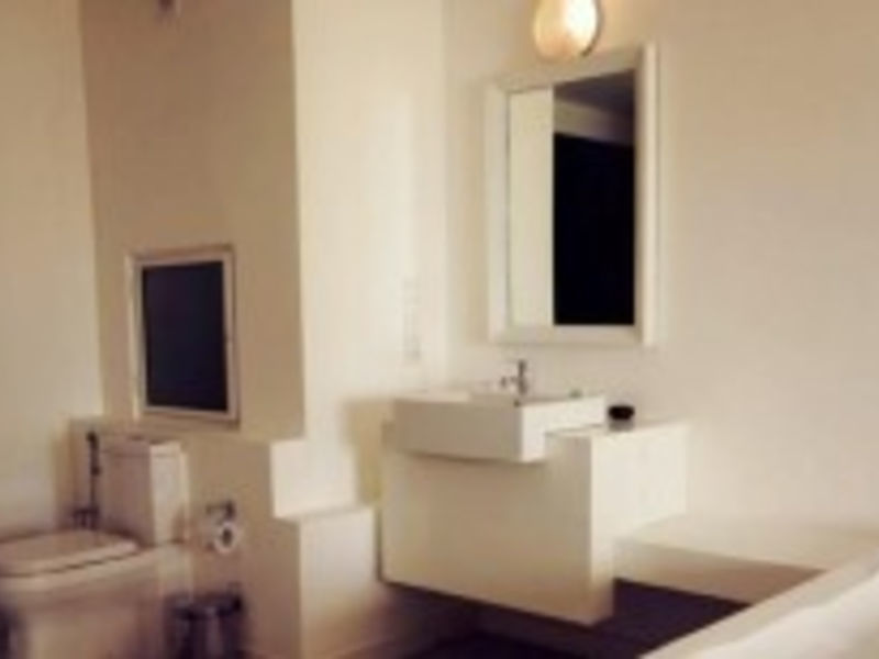 Hotel J