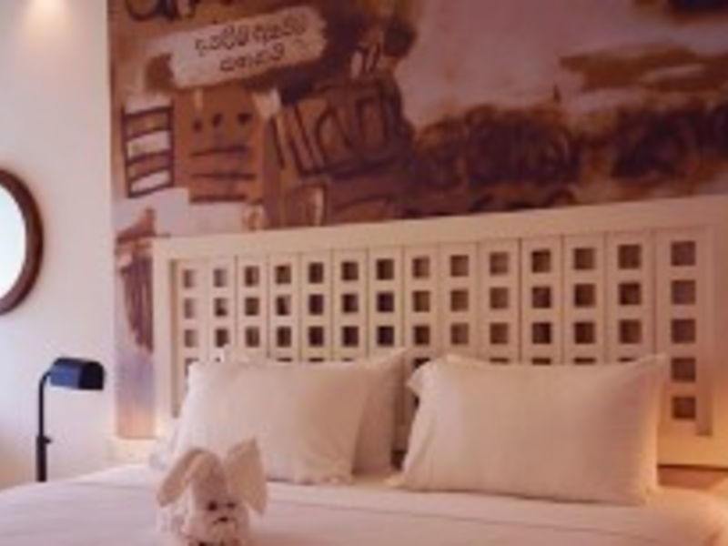 Hotel J