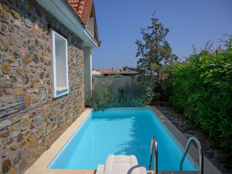 Ikies Villas
