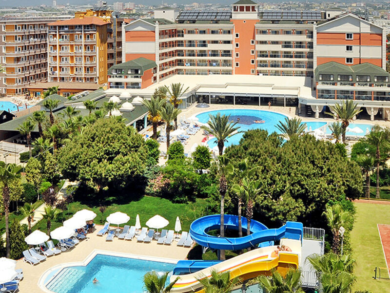 Insula Resort
