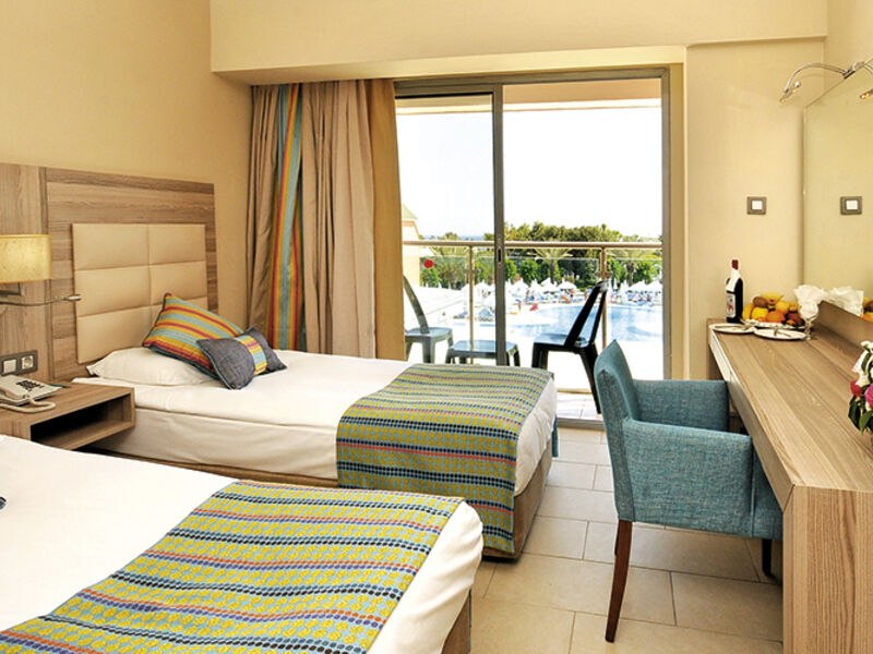 Insula Resort