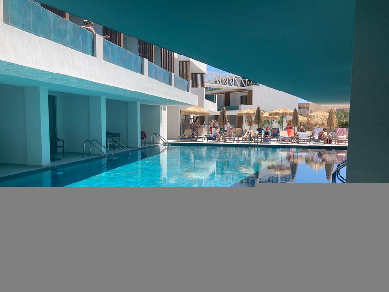 Ionis Art Luxury Suites