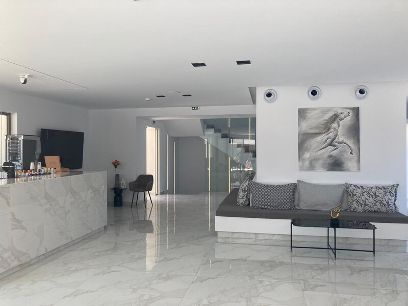 Ionis Art Luxury Suites