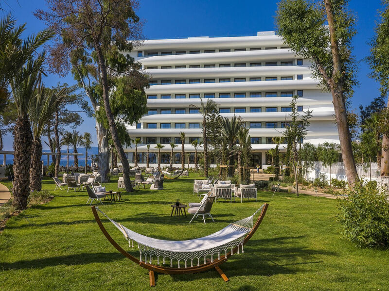 Isla Brown Corinthia