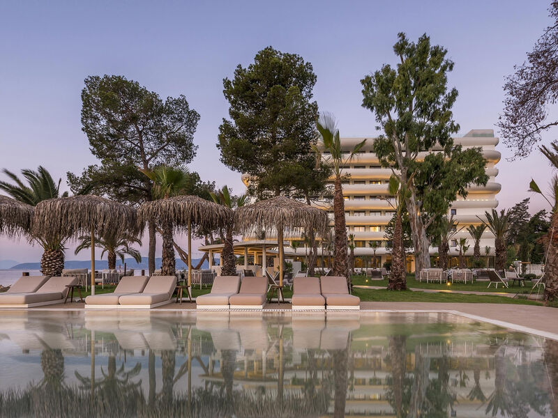 Isla Brown Corinthia