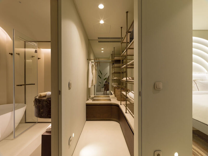 Brown Isla Corinthia