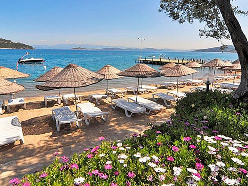 Izer Hotel and Beach Club