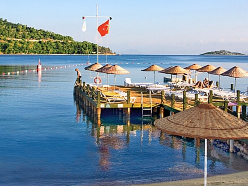 Izer Hotel and Beach Club