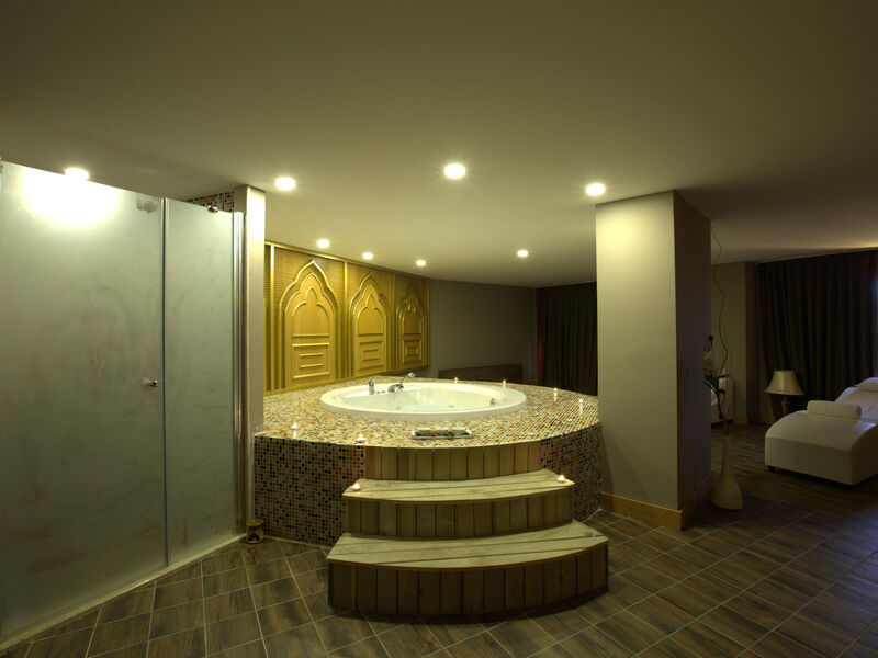 Jadore Deluxe Hotel & Spa