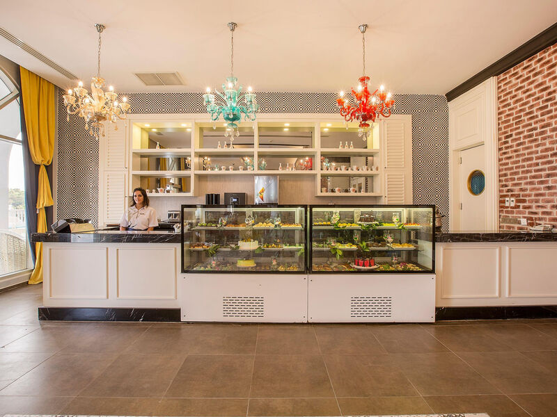 Jadore Deluxe Hotel & Spa