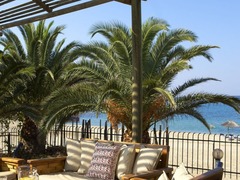 Kamari Beach