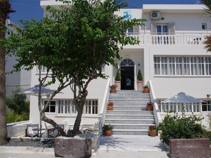 Kamari Blu Boutique Hotel