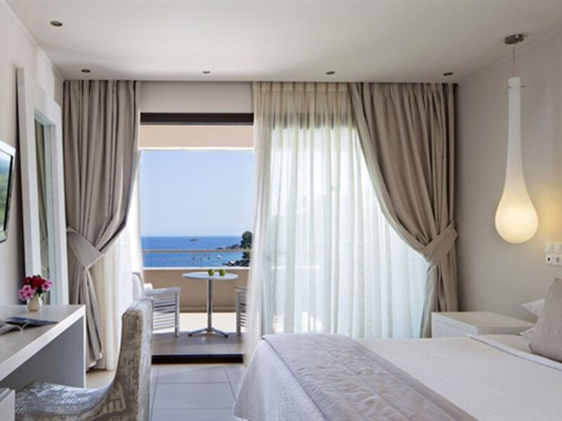 Kassandra Bay Resort & Spa