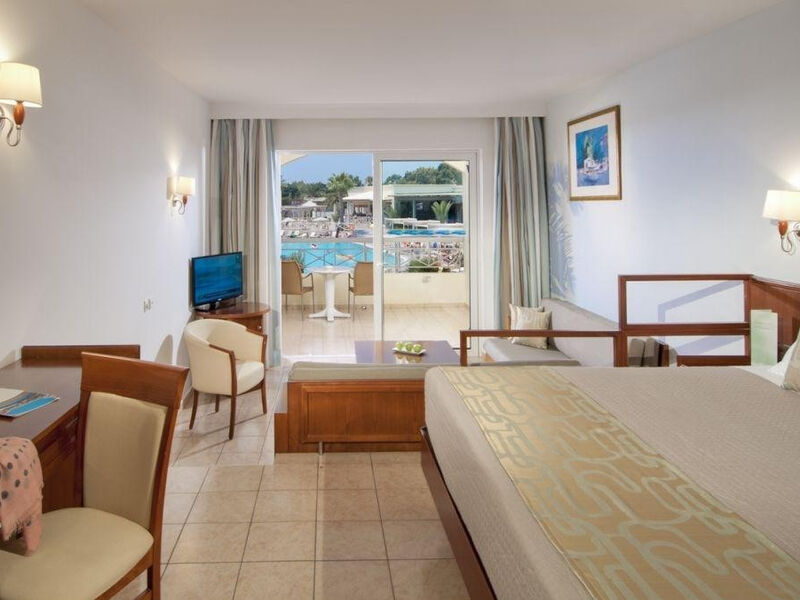 Kipriotis Maris & Suites