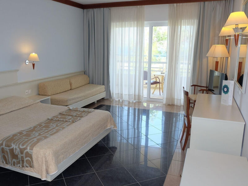 Kipriotis Maris & Suites