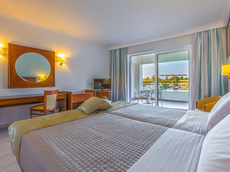 Kipriotis Maris & Suites